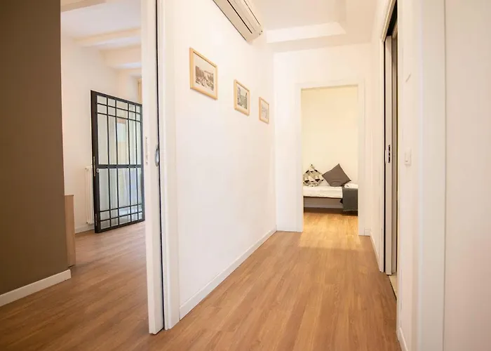 Leoncino Apartment
